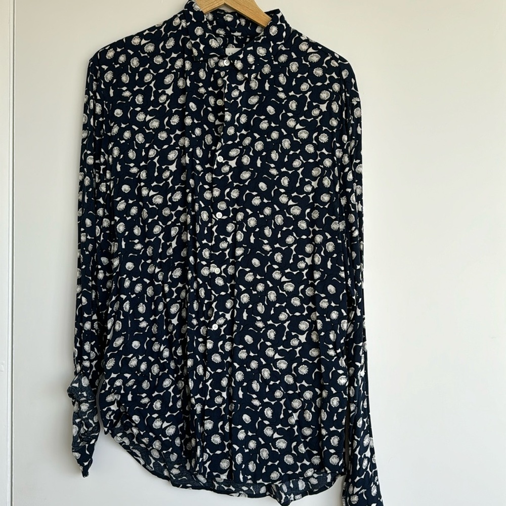 SANDO SHIRT IN BLUE IN VERY GOOD CONDITION IN SIZE L
